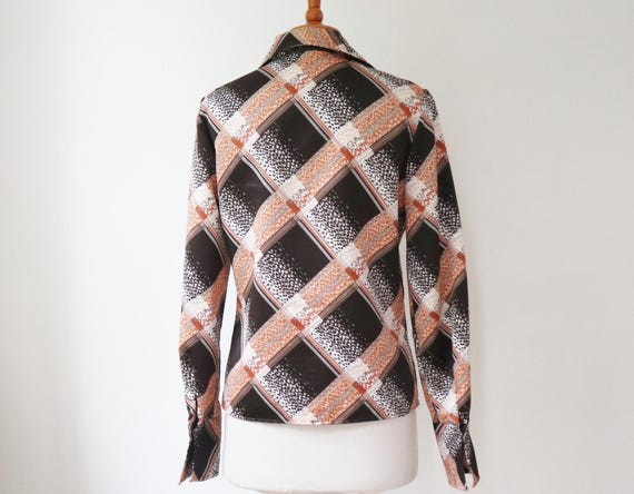 70s Vtg. Lady Shirt With Cognac Brown - Brown - White - Beige Graphic Print // Refa Blouse With Long Cuffs // Big Collar // Size M View 2