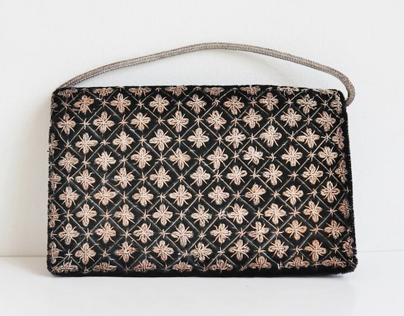 Black 50s Vtg. Velvet Bag With Gold Thread // Top