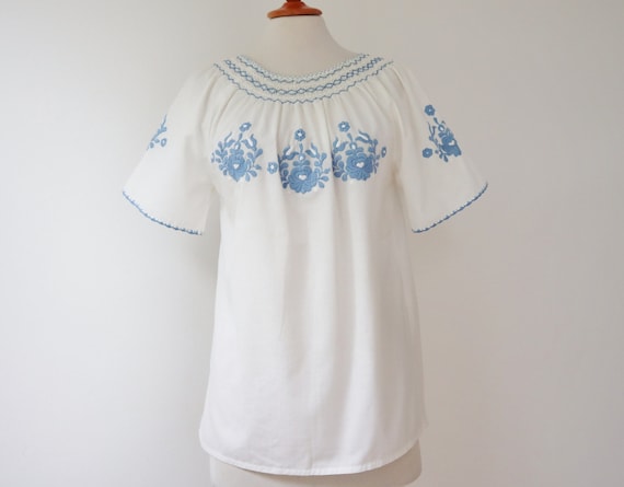 White Vtg. Blouse With Light Blue Embroidery // Size M/L - Etsy