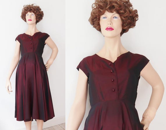 Burgundy 50s Vtg. Taffeta Dress With Circle Skirt // Jönells // Size 38