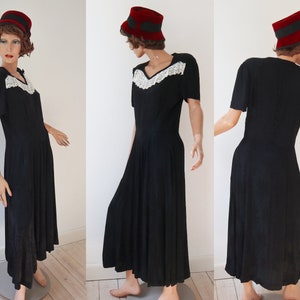 Black 40s Vintage Maxi Dress With White Lace Bows // Buttoned Back // Vibrant Leaf Pattern image 6