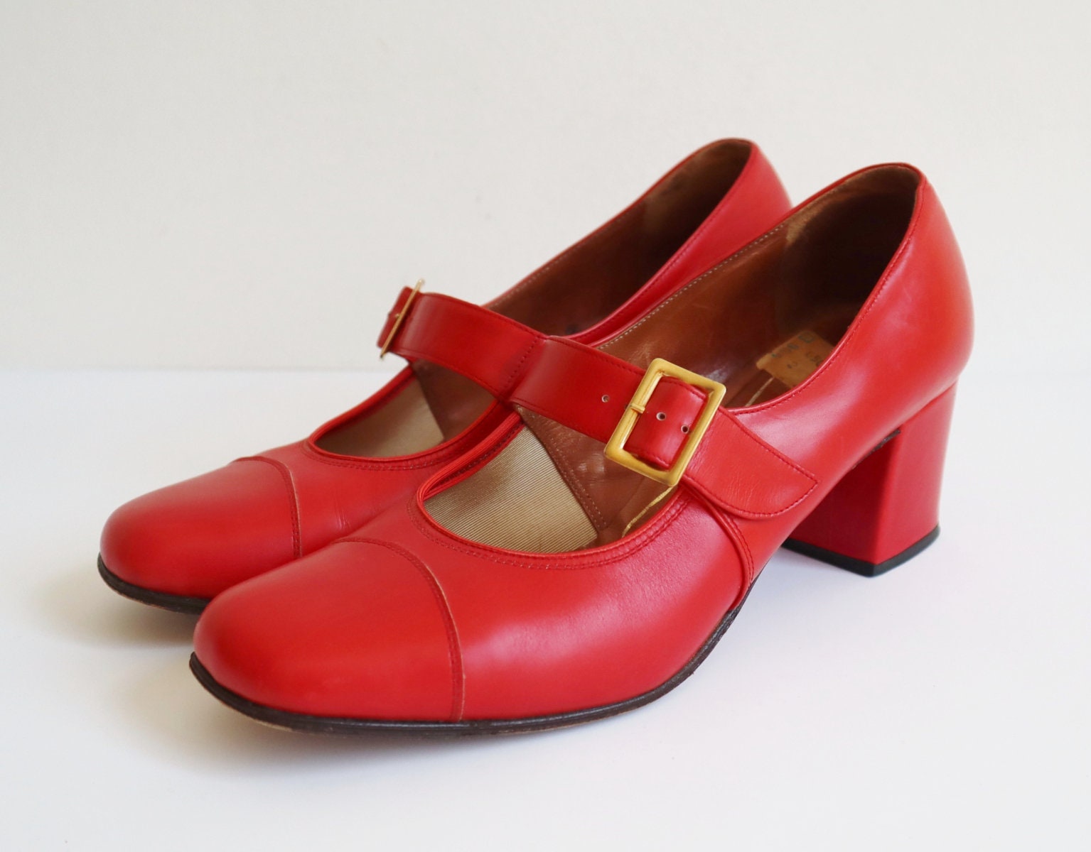 Red 70s Vtg. Leather Shoes With Gold Buckle // Princess Of Copenhagen // Size EU 37 // Made In Denmark