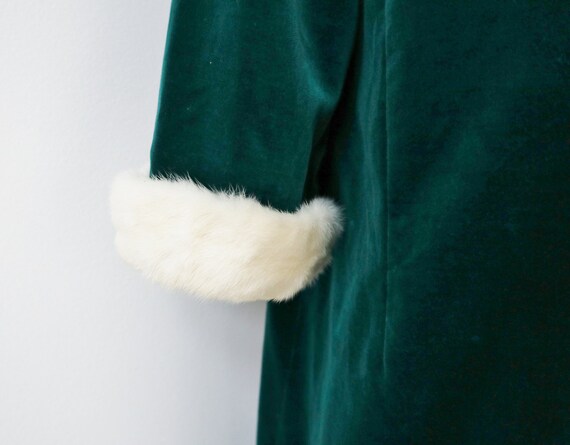 Green 60s Vtg. Velvet Coat With Ivory Ermelin Fur… - image 4
