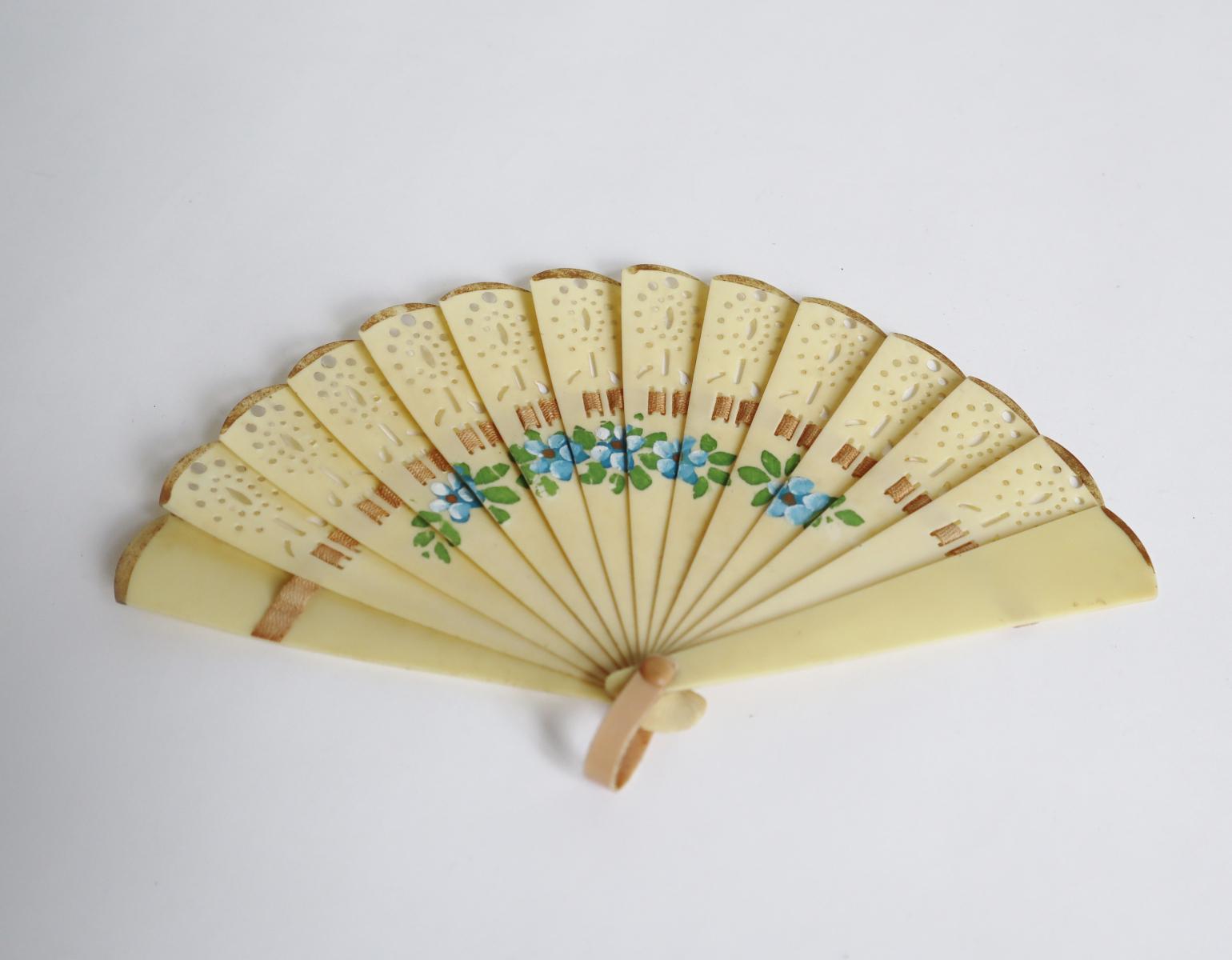 Antique Celluloid Fan - Etsy display picture 3