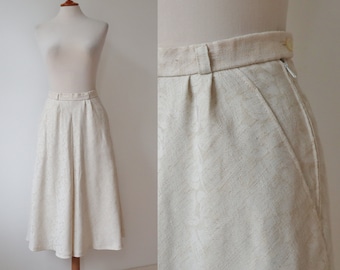 Off White Vtg. Skirt With Pleat & Floral Texture // Size S