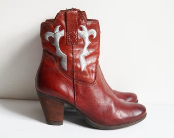 Brown Leather Ankle Boots With Gray Embroidered Insert // Size 39