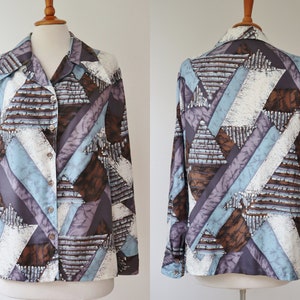 70s Vtg. Lady Shirt With Blue Gray Brown White Graphic Print // Qiana // Big Collar