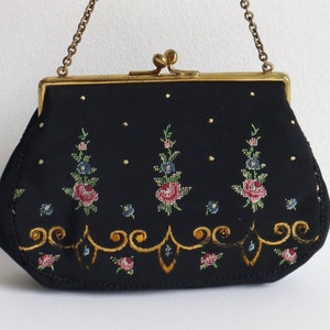 Beautiful 50s Hand Embroidered Petit Point Top Handle Bag With Roses // Golden Closery zdjęcie 1