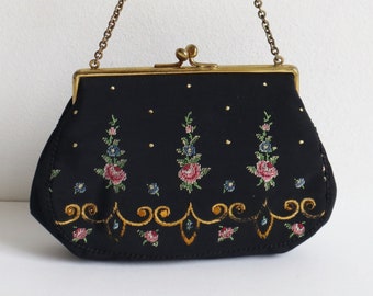 Hermoso bolso con asa superior Petit Point bordado a mano de los años 50 con rosas // Golden Closery