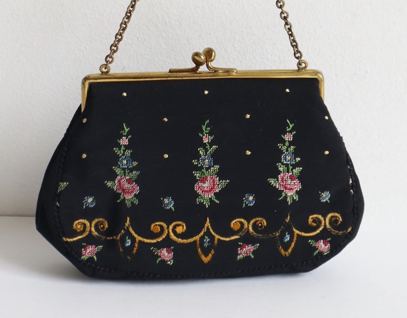 Beautiful 50s Hand Embroidered Petit Point Top Handle Bag With Roses // Golden Closery zdjęcie 1