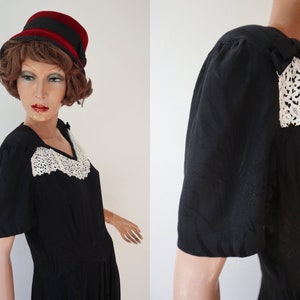 Black 40s Vintage Maxi Dress With White Lace Bows // Buttoned Back // Vibrant Leaf Pattern image 4