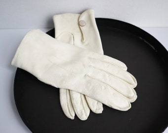 Ivory 50s Leather Vtg. Gloves With Stitching/Push Button // Size 7.5 - 8 // Unisex