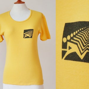 Yellow 70s Vintage T-Shirt // KSV Medizin 1952 Ilmenau // Cotton // Black/Blue Print // Size S/M // Unisex