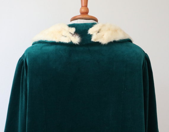 Green 60s Vtg. Velvet Coat With Ivory Ermelin Fur… - image 7
