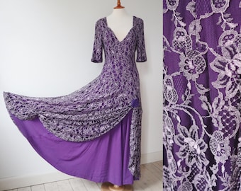 Belle robe longue vintage violette en dentelle/crêpe//drapée avec fleurs//fait main