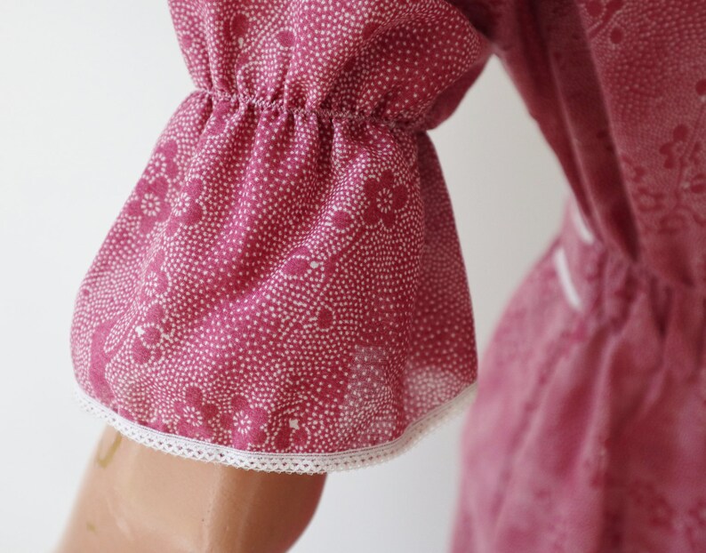 Cute Dusty Pink 70s Vintage Dress With Puff Sleeves White Lace Flower And Ribbon