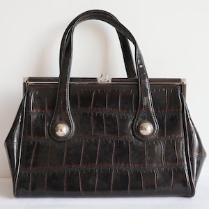 Bolso Vintage Marrón Oscuro de los años 60 con Grandes Remaches y Cierre Plateado // Diseño Cero // Vegano