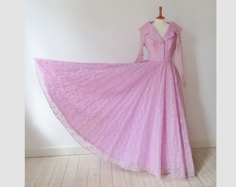 Beautiful Purple 40s Vintage Wedding Dress With Big Shawl Collar And Fabric Buttons // Purple Wedding