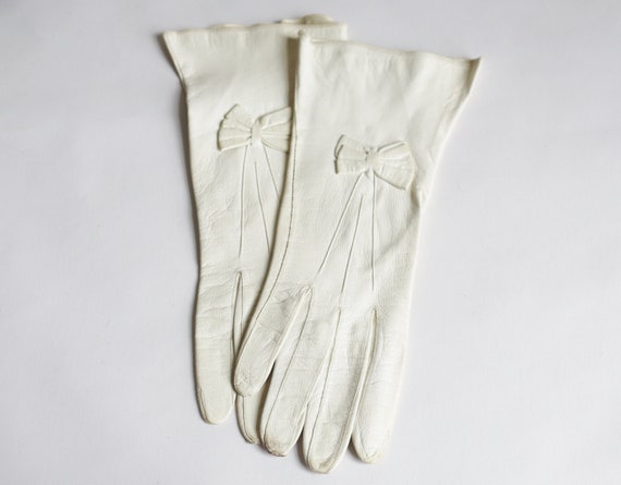 Cream Colored  50s Vintage Leather Gloves With Bo… - image 5