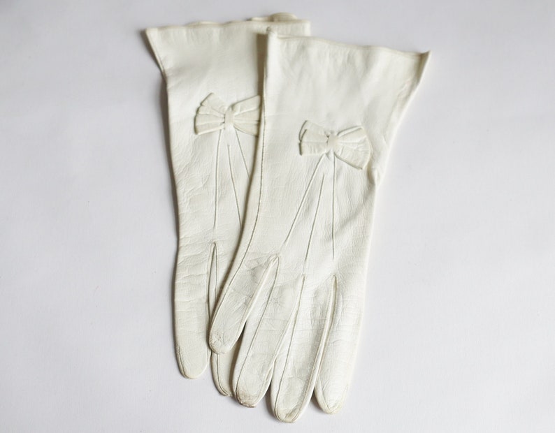 Cream Colored 50s Vintage Leather Gloves With Bow // Piata Gloves // Size 6.5 image 5