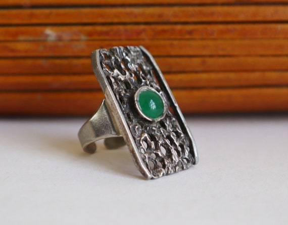Adjustable 70s Vintage Ring With Green Stone - image 3