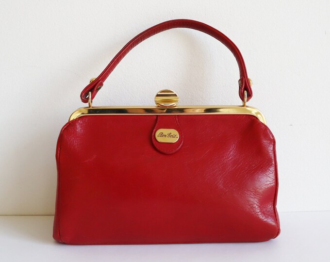 Red Top Handle Bag With Golden Closure // Bon Goût // Leather Bag