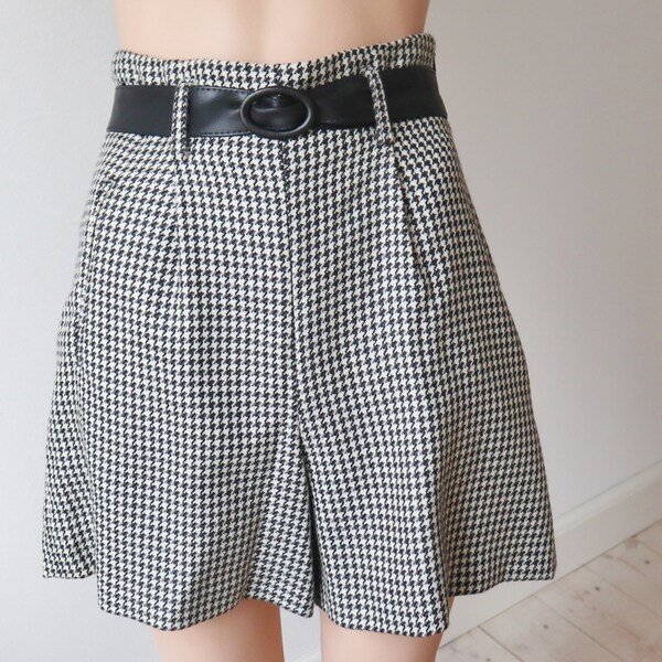 Black White Houndstooth Printed High Waist  80s Vtg. Shorts // Marccain // Wool/Cashmere // Size S/M