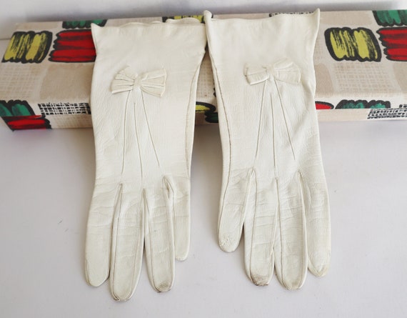 Cream Colored  50s Vintage Leather Gloves With Bo… - image 3