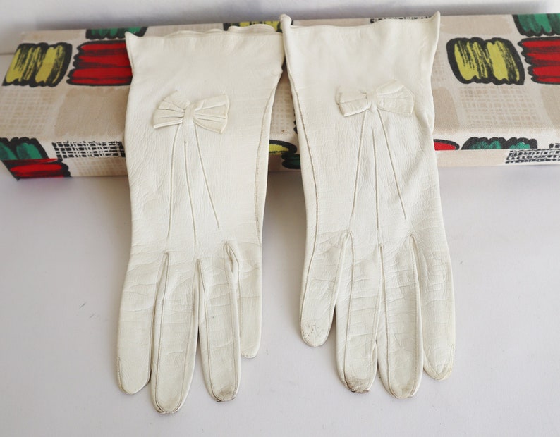 Cream Colored 50s Vintage Leather Gloves With Bow // Piata Gloves // Size 6.5 image 3