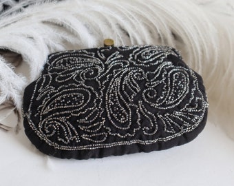 Süße schwarze 20s Vegan Vtg. Kleine silberne Perlen // antike Tasche mit silbernem Verschluss