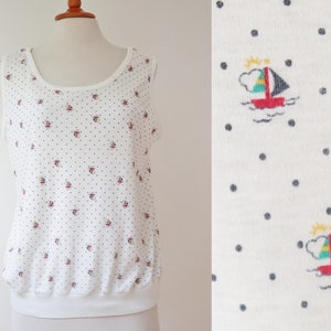White 80s Vintage Top With Black Polka Dots & Colorful Boats  // Size M/L