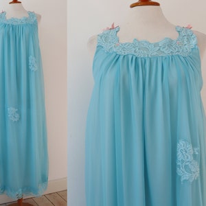 Lovely Blue Vtg. Nigth Dress With Lace Insert & Pink Flowers Bows // Size M