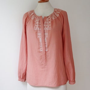 Pink Vtg. Blouse With Ivory Embroidery // Cotton/Viscose // Size 36 // Made In India