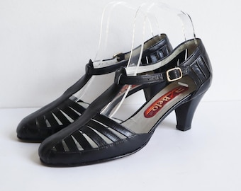Zapatos negros de piel de los años 70 con tira en T // Belo // Talla 38 // Hechos en Portugal