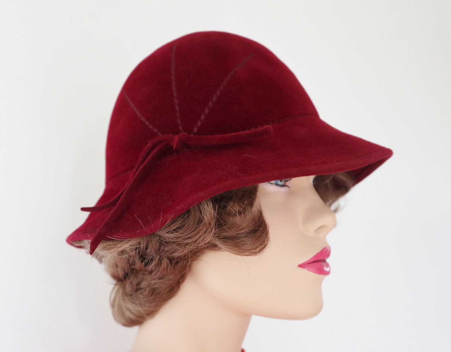 Burgundy Vintage Lady Felt Hat With Bow and Stitching  display picture 1