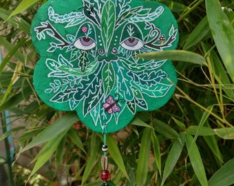 Suspension murale Green Man peinte à la main