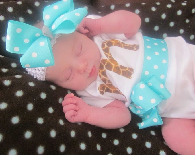Customized monogrammed baby girl outfit with bow! Personalized Baby Girl / Baby Shower Gift/ Coming Home Outfit / Hospital Outfit