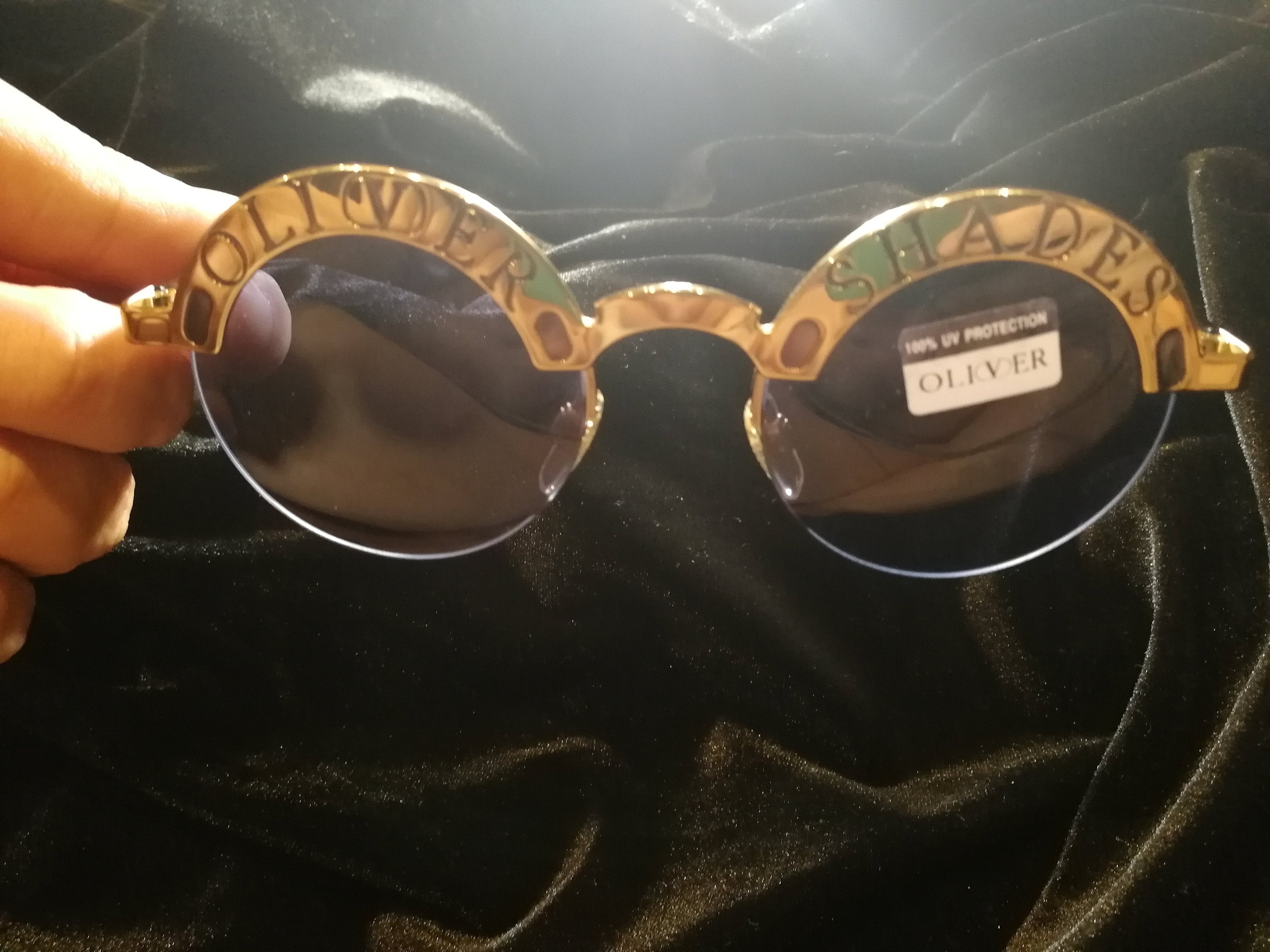 Valentino Oliver ombreggia gli occhiali da sole in oro e blu. | Etsy Italia