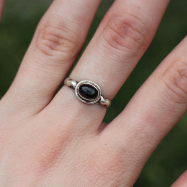 Sterling 925er Silber Ring mit schwarzem Onyx Edelstein in Größe 6.5 US Boho Ring - Hippie Ring - "Zigeuner" Ring - Hipster Ring - Edelstein ring - Onyx-Ring