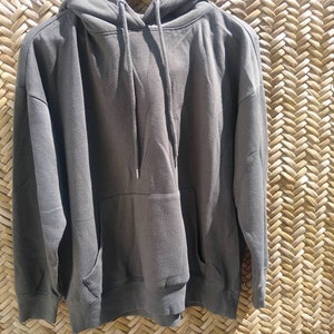 Green hoodie with front pockets / autumn / street wear image 3