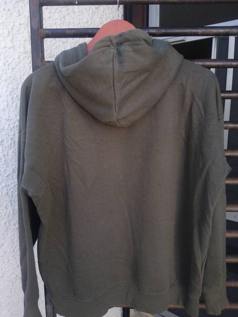 Green hoodie with front pockets / autumn / street wear image 2