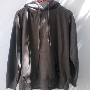 Green hoodie with front pockets / autumn / street wear image 4