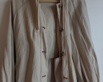 Beige lightweight hooded jacket with pockets