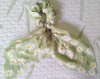 Boho green daisy print hair tie / scrunchie / summer / hair accessories