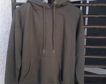 Green hoodie with front pockets / autumn / street wear