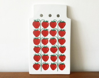 Vintage Arabia Pomona Strawberry Ceramic Serving Board, 1960s Finland, Raija Uosikkinen
