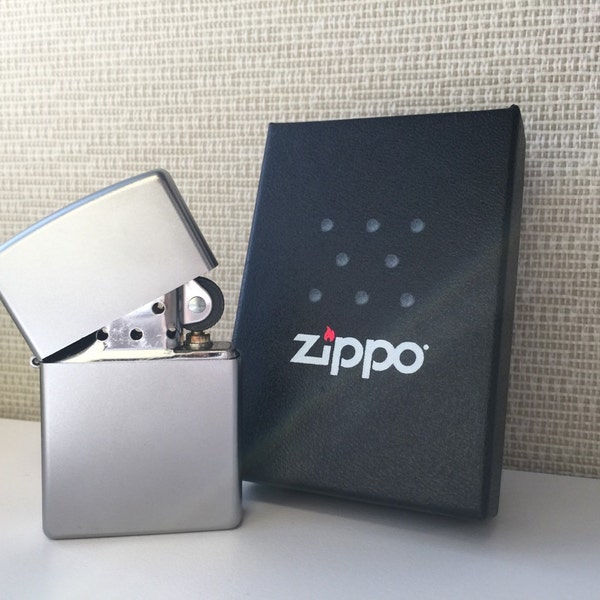 Briquet Zippo personnalisé authentique chrome satiné gravé cadeau gratuit pour lui son anniversaire garçons d'honneur mariage petit ami petite amie père frère