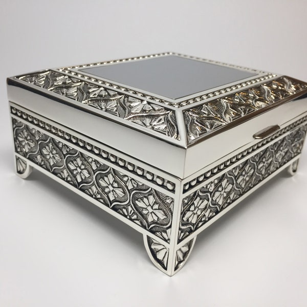 Custom Jewelry Box Ornate Silver Engraved free jewelry Accessories Bridesmaids Maid of Honor Mother's Day Valentine’s Day