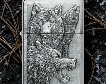 Encendedor Zippo personalizado con el emblema de la manada de lobos: regalo grabado y resistente al viento.
