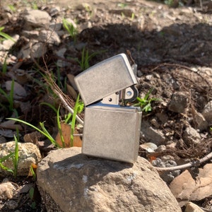 Antique Silver Zippo Lighter Engraved Free A gift for him on Father&#39;s Day Valentine&#39;s Day Graduation Father&#39;s Day Valentine&#39;s Day groomsmen